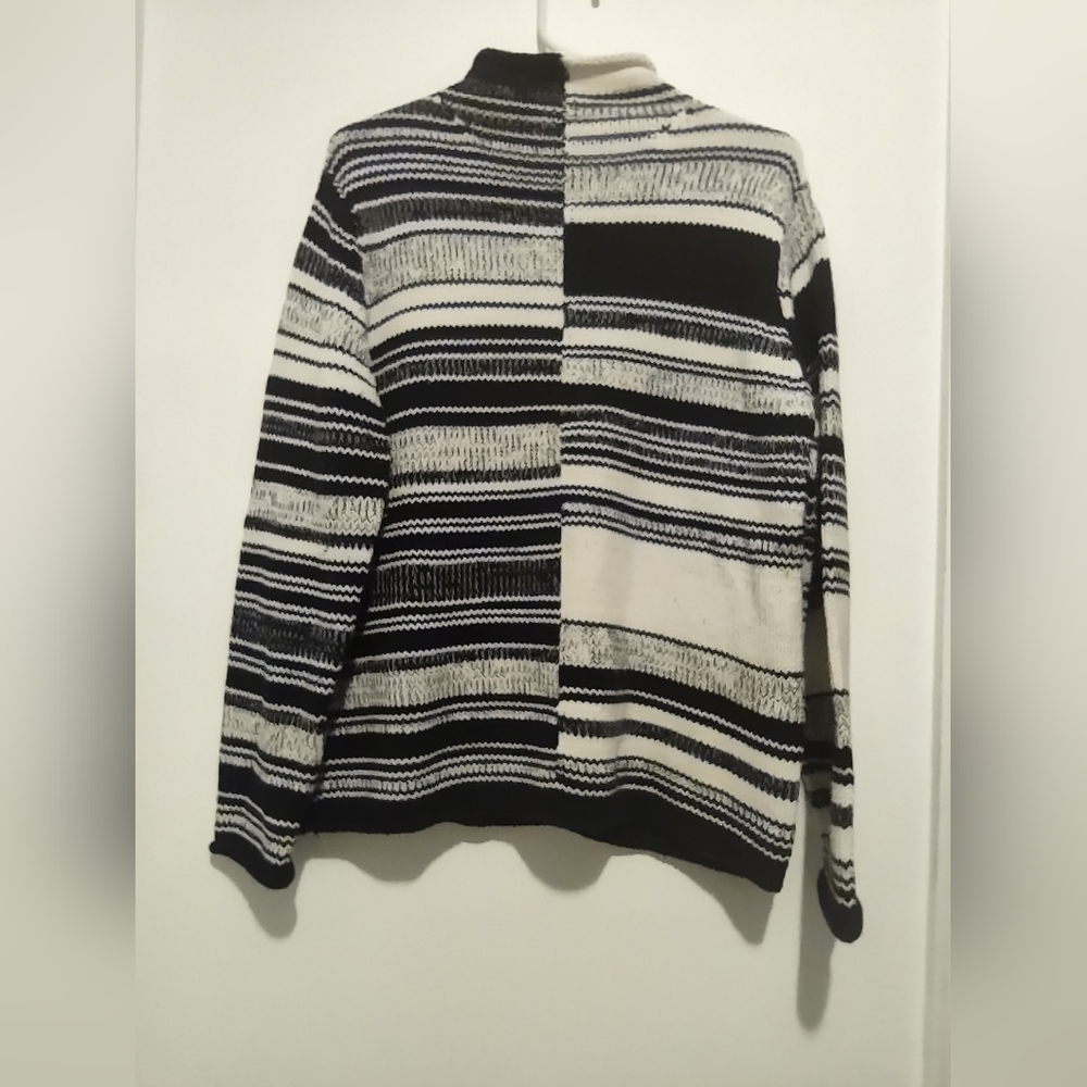 sweater - Picture 2 of 5